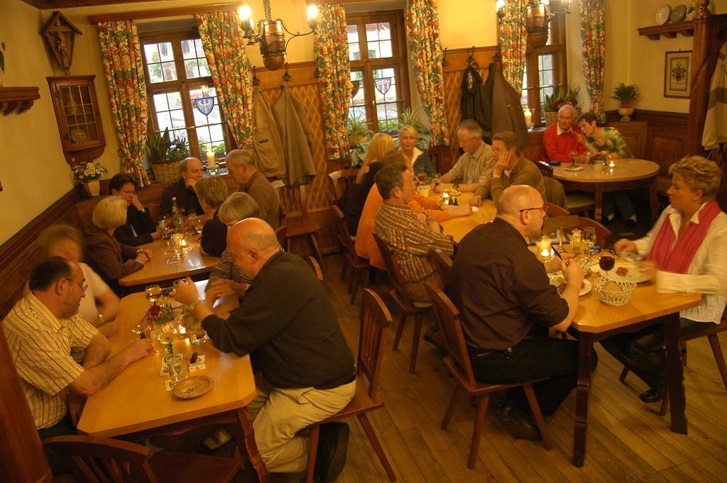Gasthof Zum Weissen Lamm Sommerach Eksteriør bilde