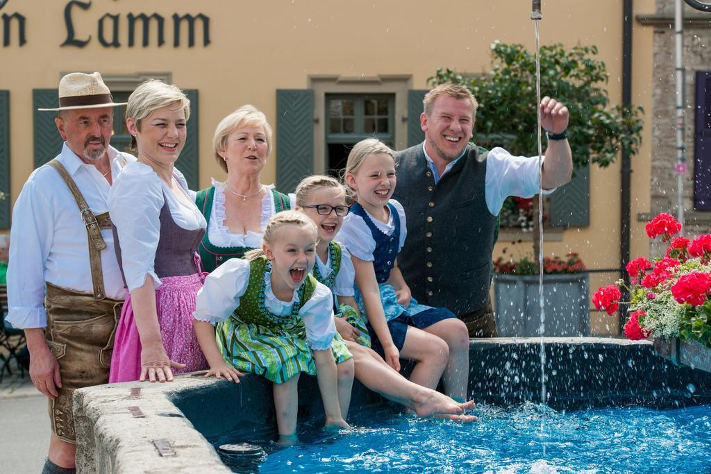 Gasthof Zum Weissen Lamm Sommerach Eksteriør bilde